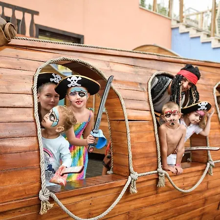 Aquaclub Grifid Bolero غولدن ساندز