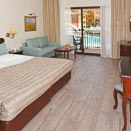 Aquaclub Grifid Bolero גולדן סנדס