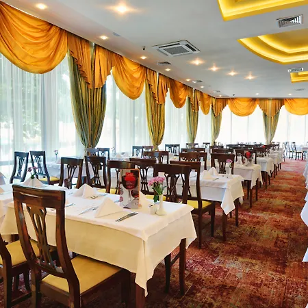 Aquaclub Grifid Bolero גולדן סנדס