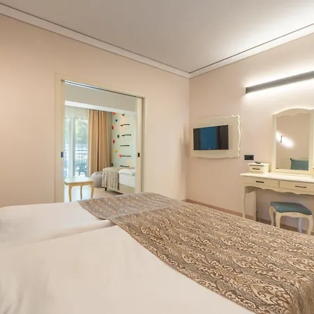 Aquaclub Grifid Bolero גולדן סנדס